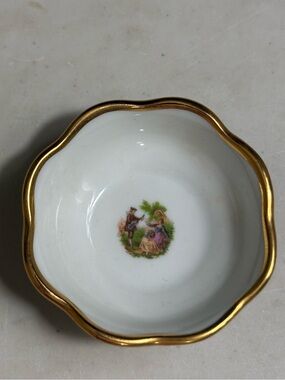 Limoges France Mini Trinket Salt Cellar Gold toned trim Scalloped Dish VT